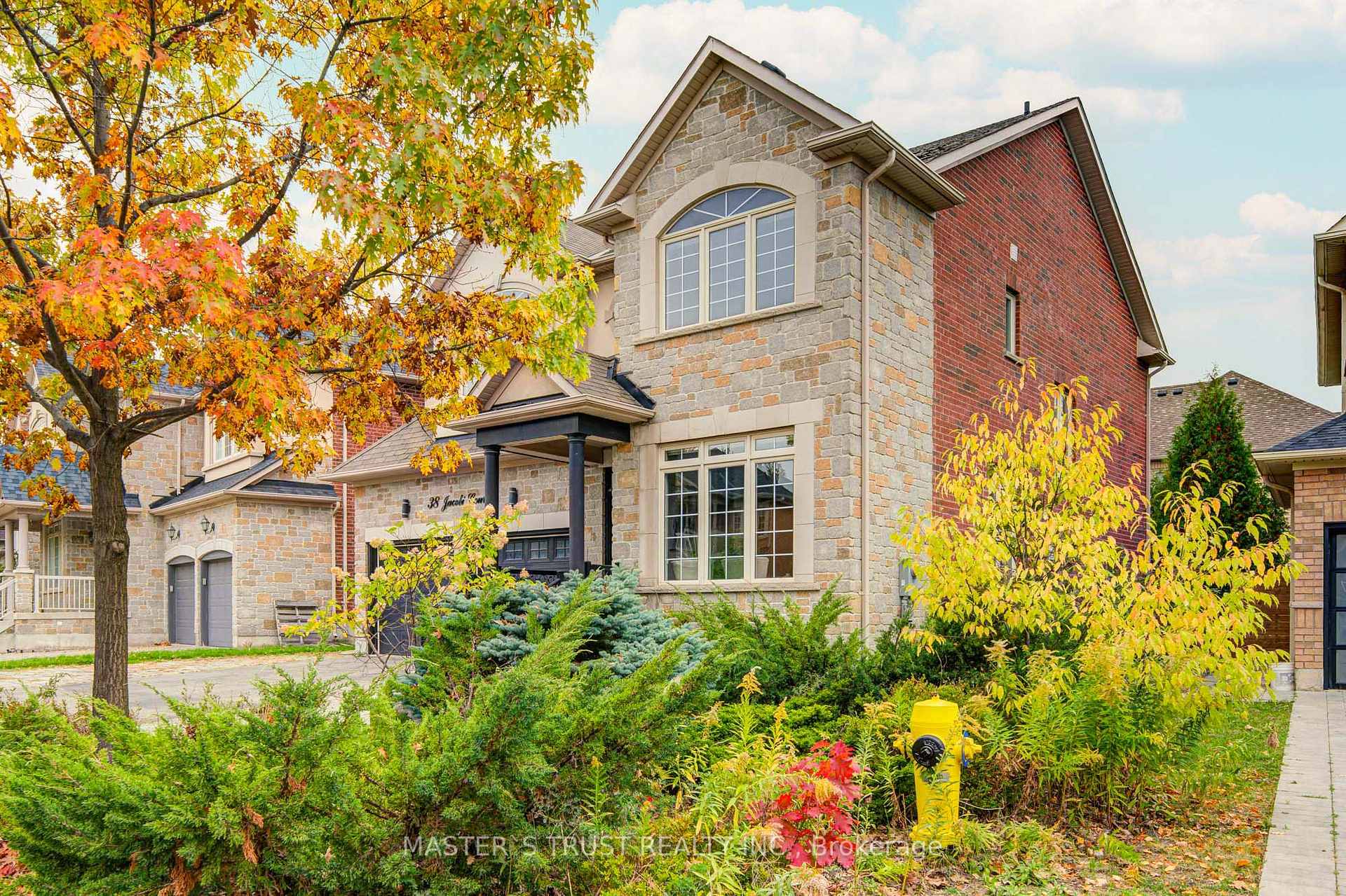 Photo 3 of 38 Jacobi Court, Vaughan, Patterson — HOMEH