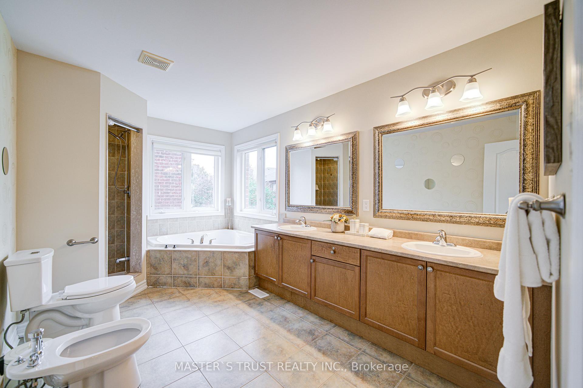 Photo 20 of 38 Jacobi Court, Vaughan, Patterson — HOMEH