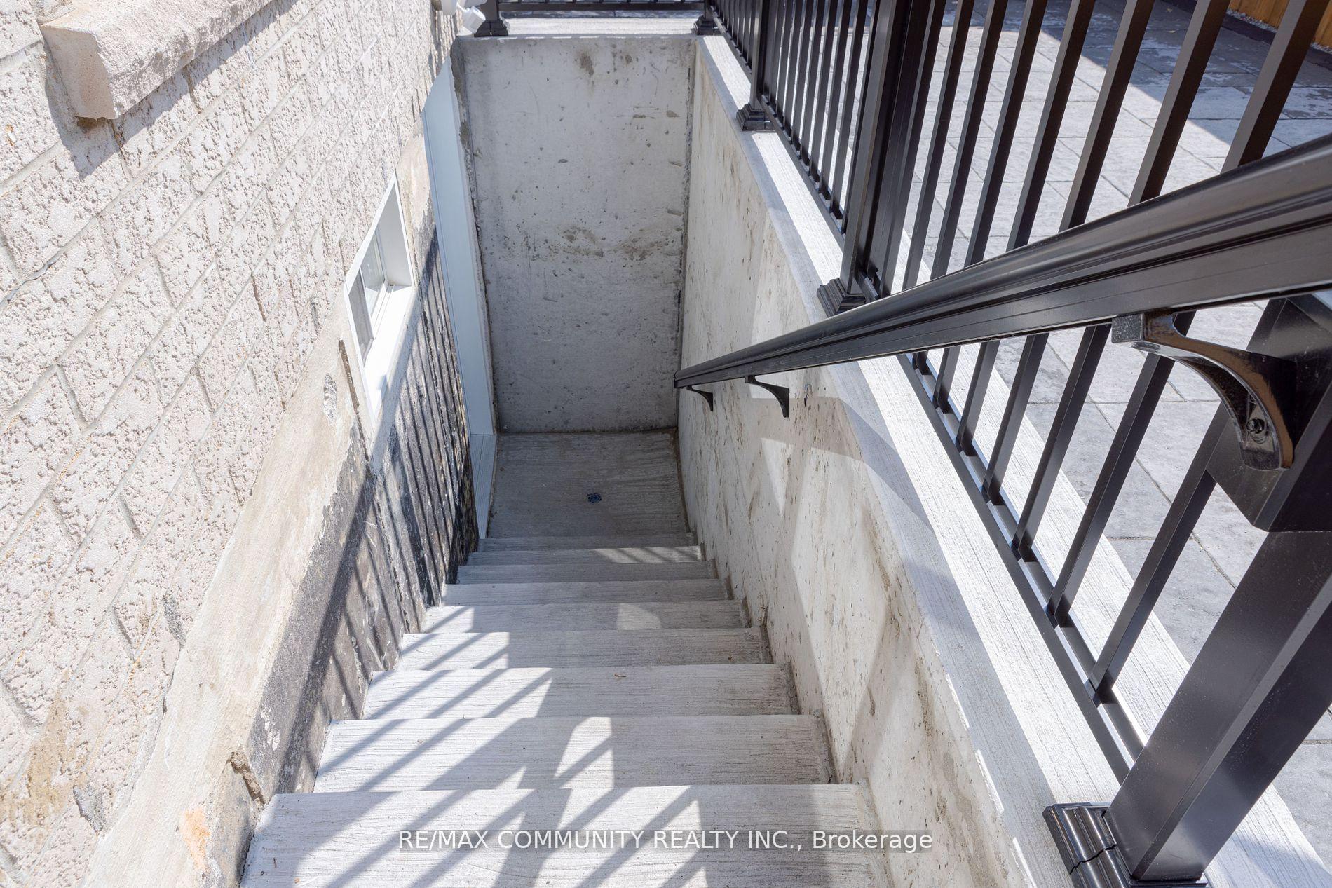 Photo 3 of 54 Mortimer Crescent E, Ajax, Central West — HOMEH