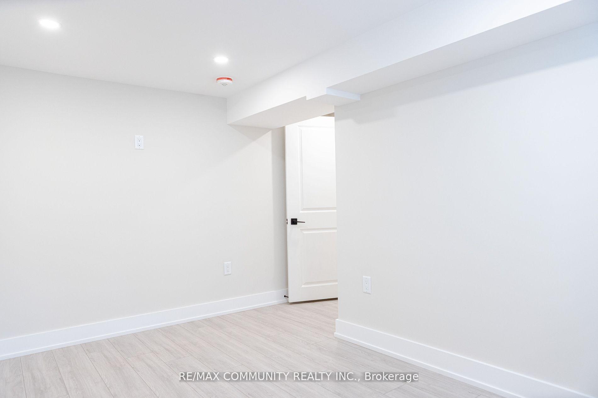 Photo 5 of 54 Mortimer Crescent E, Ajax, Central West — HOMEH