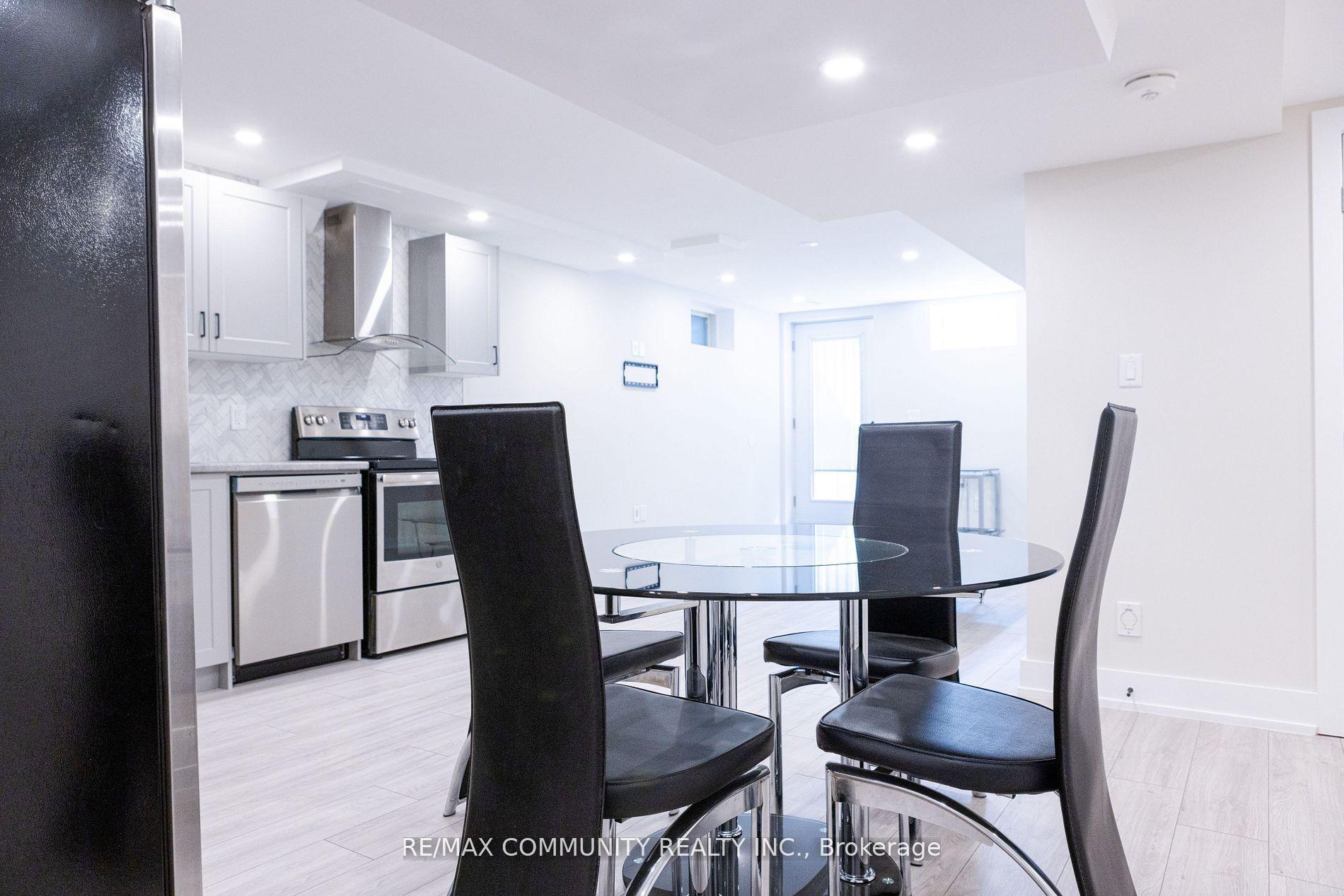 Photo 6 of 54 Mortimer Crescent E, Ajax, Central West — HOMEH