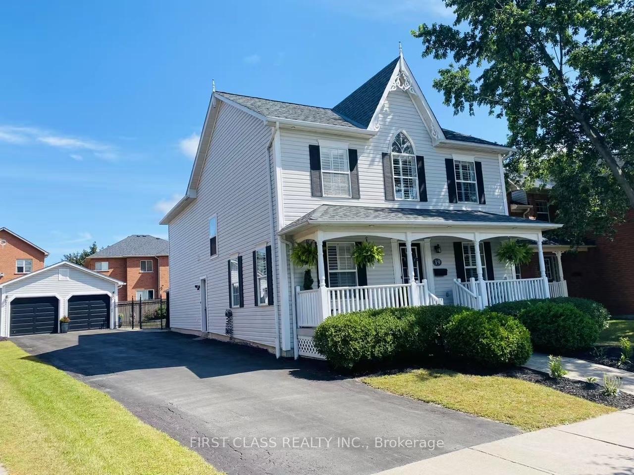Photo 2 of Unit Main, 19 Dopp Crescent, Whitby, Brooklin — HOMEH