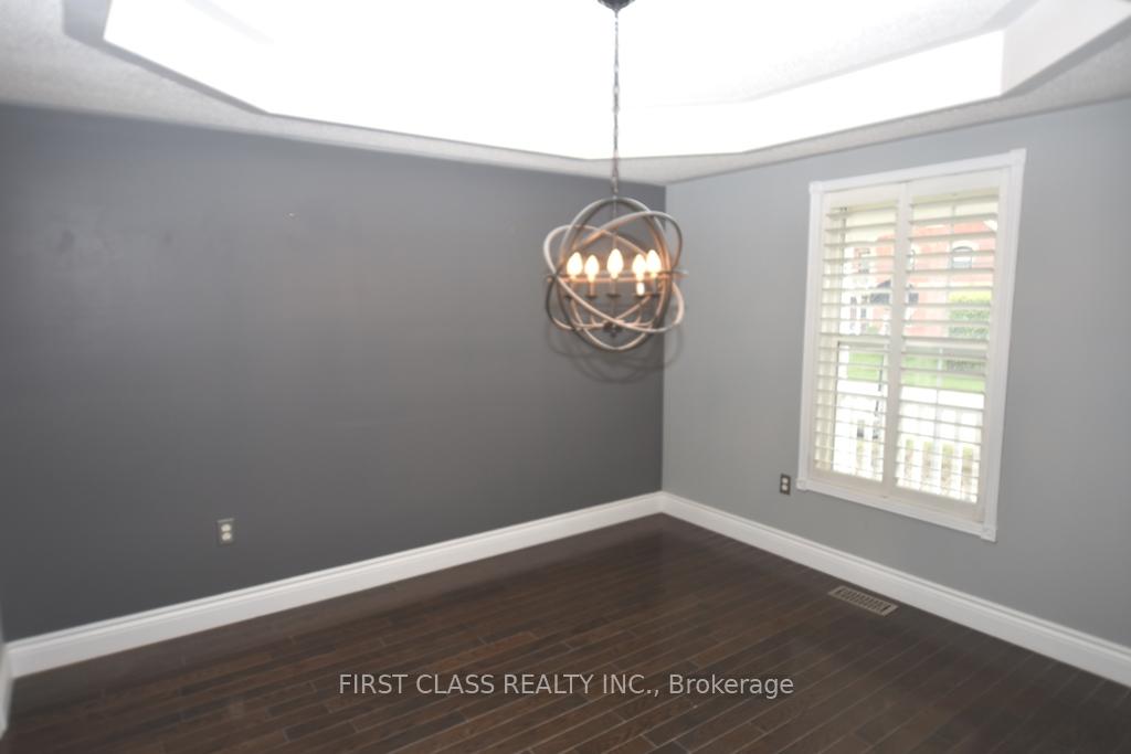 Photo 5 of Unit Main, 19 Dopp Crescent, Whitby, Brooklin — HOMEH