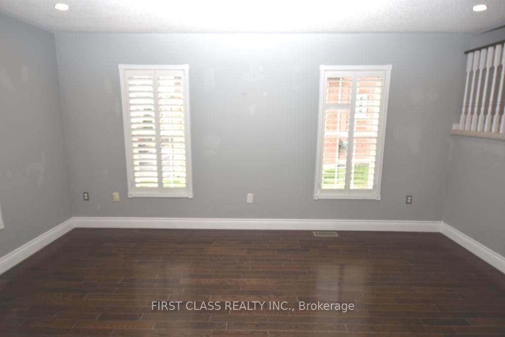 Photo 7 of Unit Main, 19 Dopp Crescent, Whitby, Brooklin — HOMEH