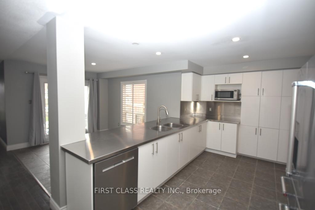 Photo 10 of Unit Main, 19 Dopp Crescent, Whitby, Brooklin — HOMEH