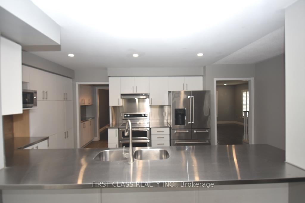 Photo 11 of Unit Main, 19 Dopp Crescent, Whitby, Brooklin — HOMEH