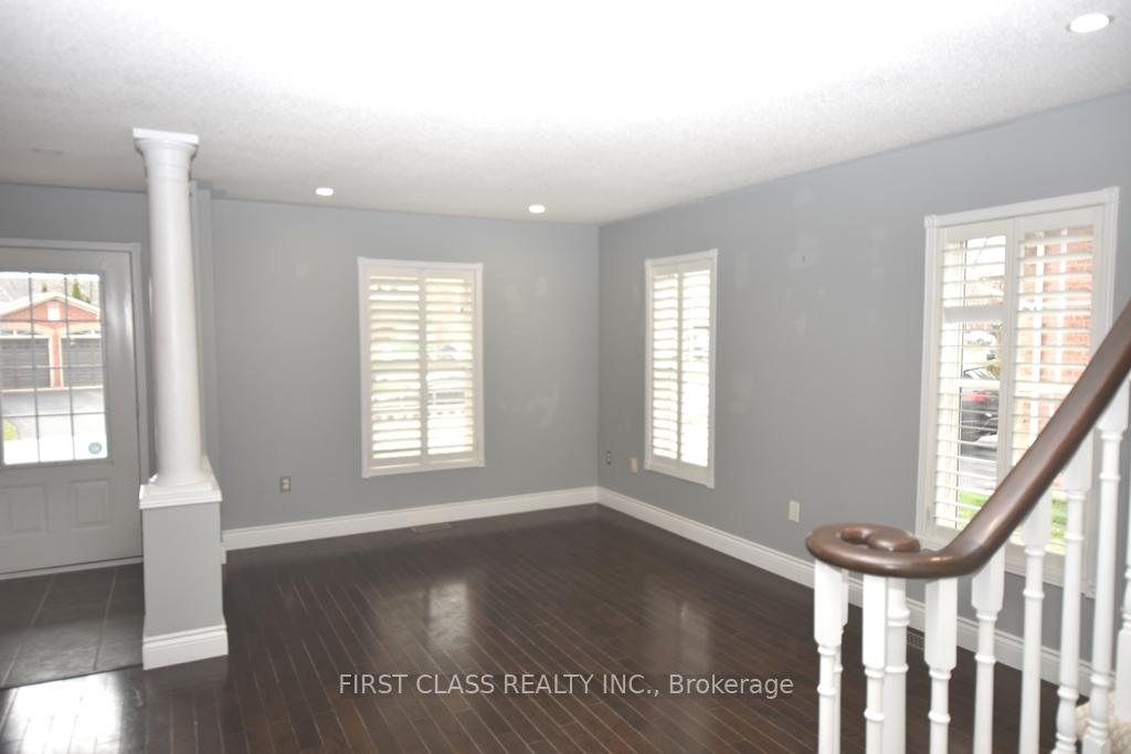 Photo 14 of Unit Main, 19 Dopp Crescent, Whitby, Brooklin — HOMEH