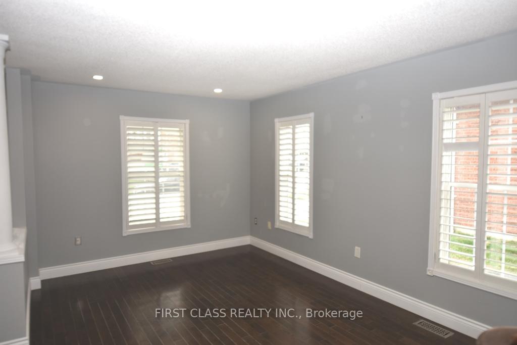 Photo 15 of Unit Main, 19 Dopp Crescent, Whitby, Brooklin — HOMEH