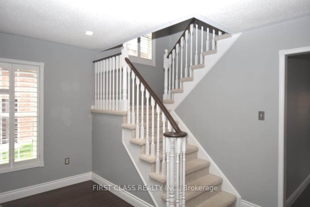 Photo 17 of Unit Main, 19 Dopp Crescent, Whitby, Brooklin — HOMEH