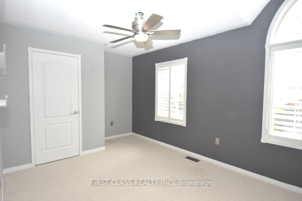 Photo 21 of Unit Main, 19 Dopp Crescent, Whitby, Brooklin — HOMEH