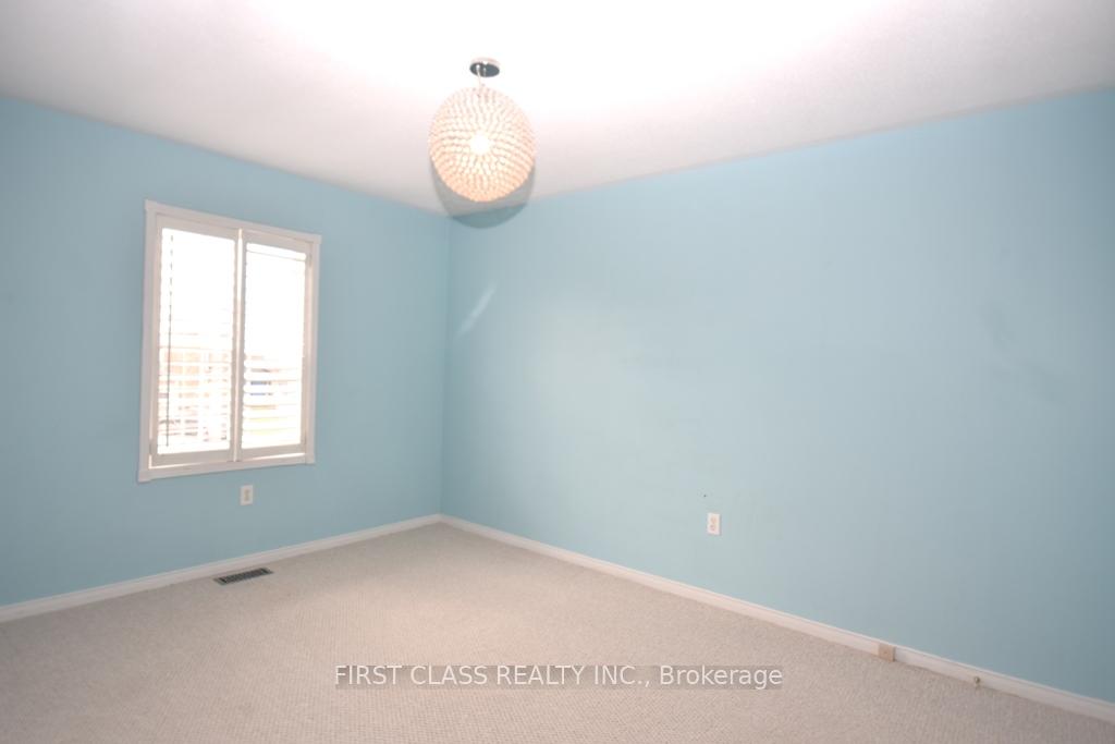 Photo 22 of Unit Main, 19 Dopp Crescent, Whitby, Brooklin — HOMEH