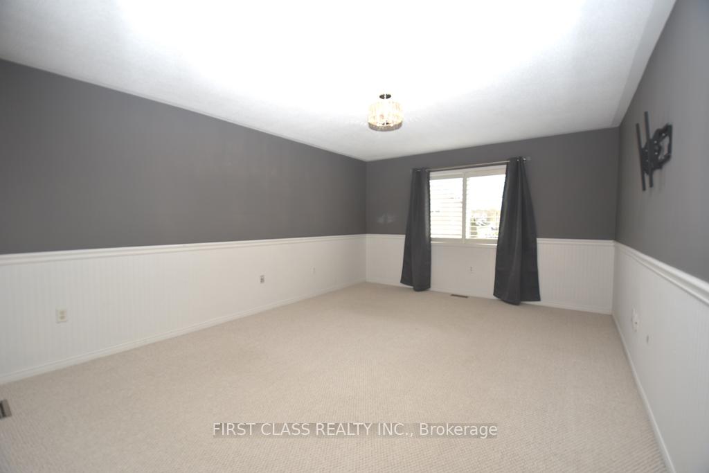 Photo 24 of Unit Main, 19 Dopp Crescent, Whitby, Brooklin — HOMEH