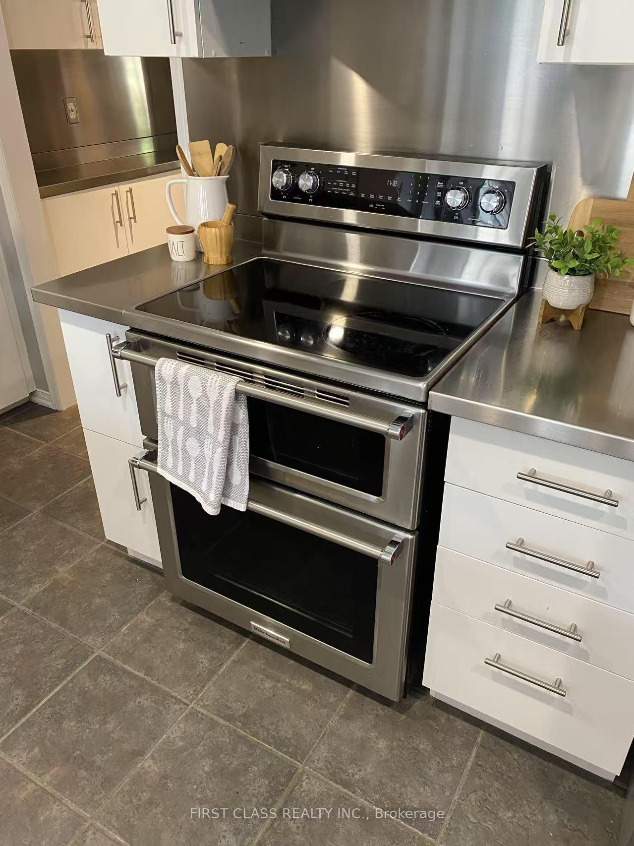 Photo 29 of Unit Main, 19 Dopp Crescent, Whitby, Brooklin — HOMEH