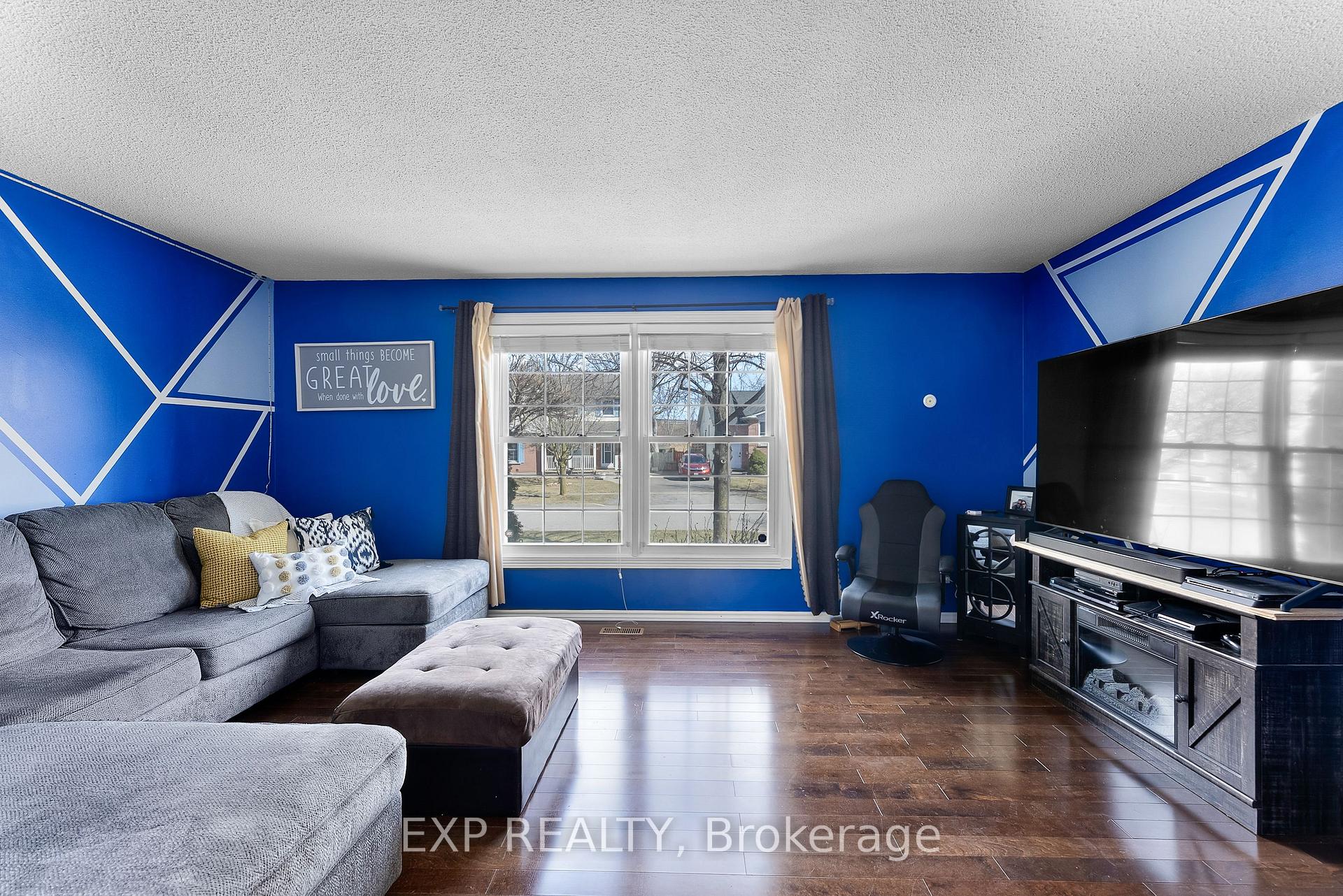 Photo 6 of 24 Station Street, Welland, Broadway — HOMEH