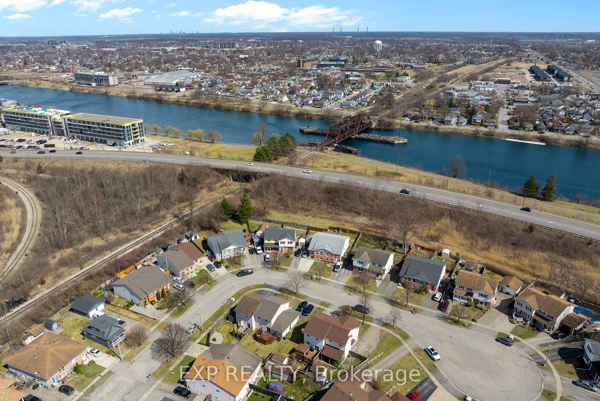Photo 23 of 24 Station Street, Welland, Broadway — HOMEH