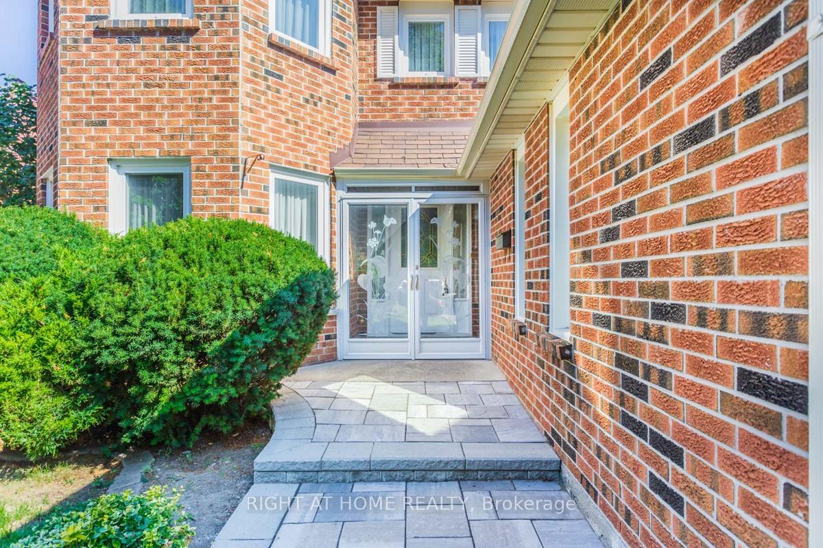 Photo 3 of 32 Hemlock Drive, Markham, Raymerville — HOMEH