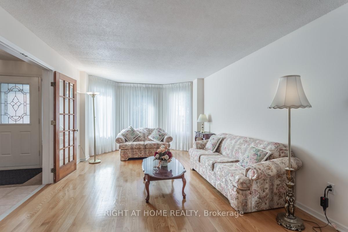 Photo 5 of 32 Hemlock Drive, Markham, Raymerville — HOMEH