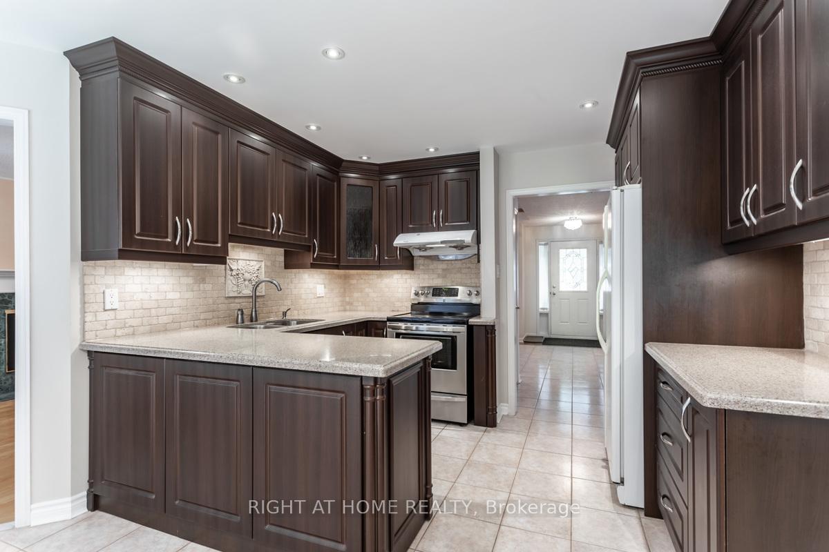 Photo 7 of 32 Hemlock Drive, Markham, Raymerville — HOMEH