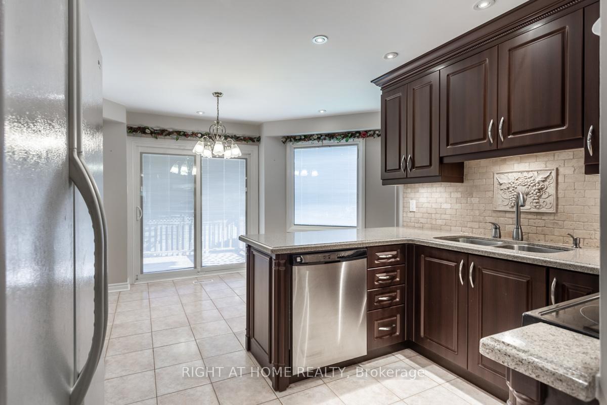 Photo 8 of 32 Hemlock Drive, Markham, Raymerville — HOMEH