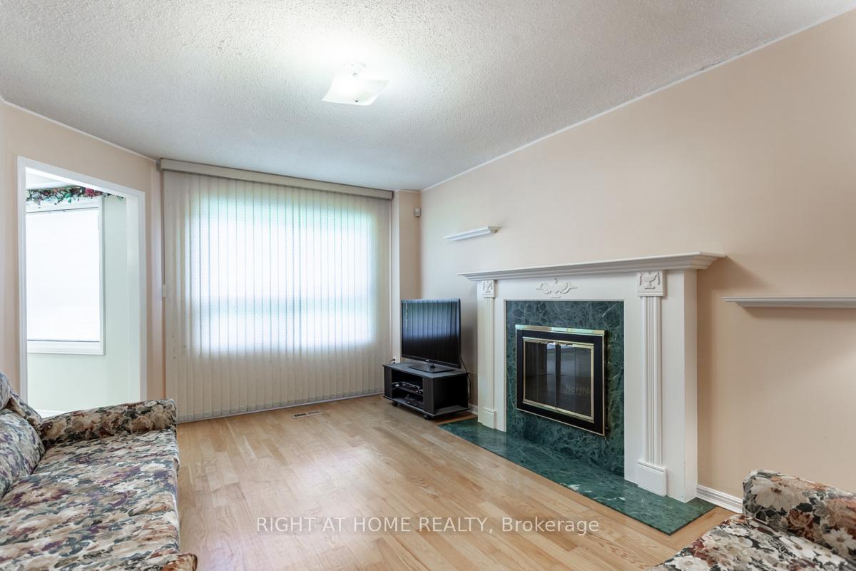 Photo 10 of 32 Hemlock Drive, Markham, Raymerville — HOMEH