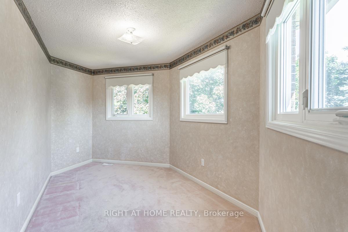 Photo 16 of 32 Hemlock Drive, Markham, Raymerville — HOMEH