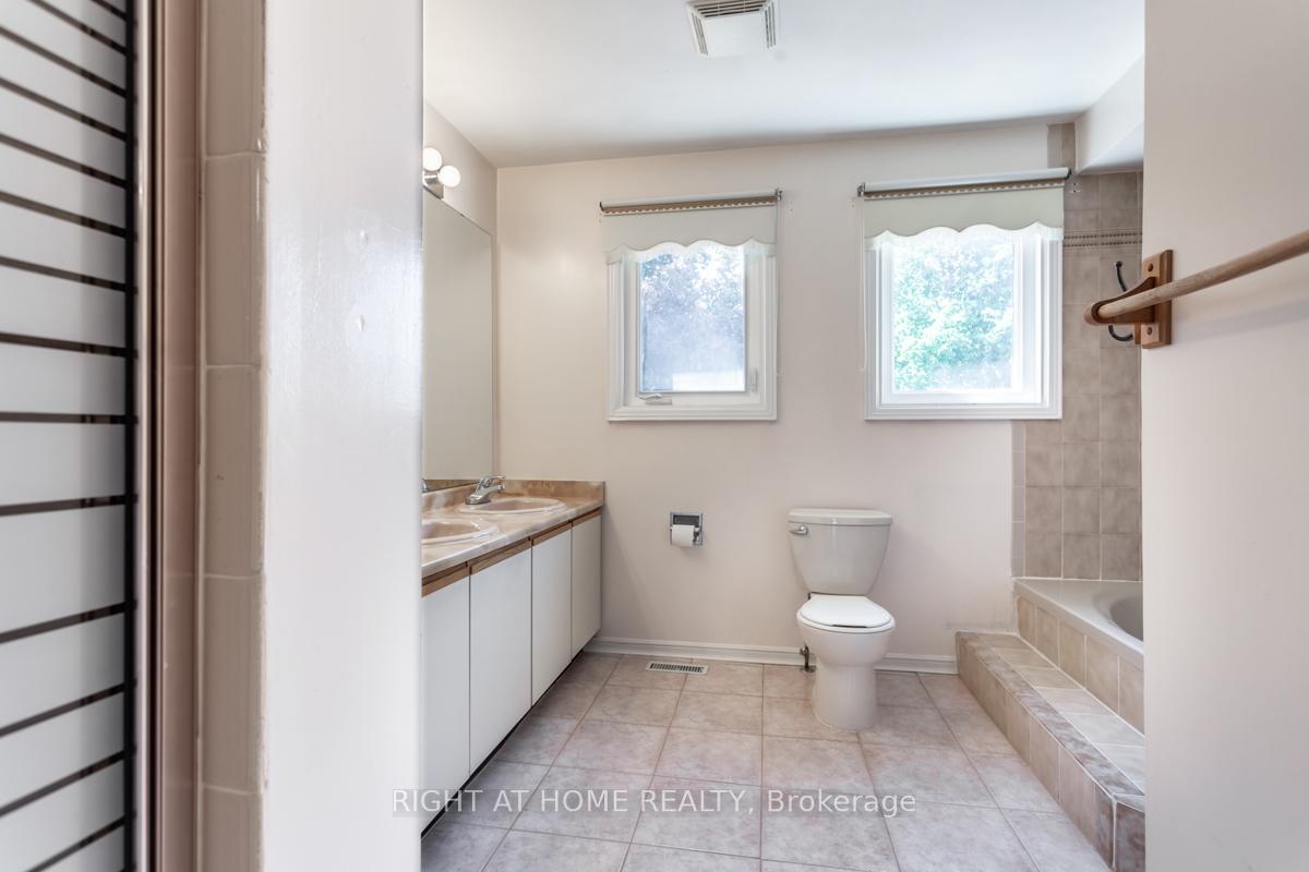 Photo 17 of 32 Hemlock Drive, Markham, Raymerville — HOMEH