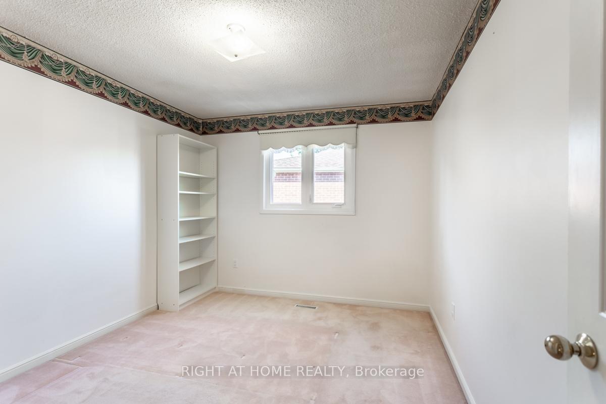 Photo 20 of 32 Hemlock Drive, Markham, Raymerville — HOMEH