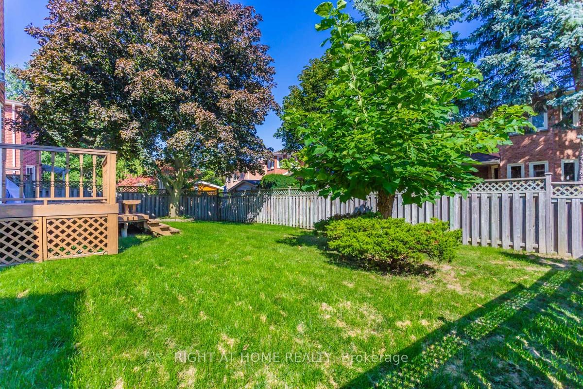 Photo 25 of 32 Hemlock Drive, Markham, Raymerville — HOMEH
