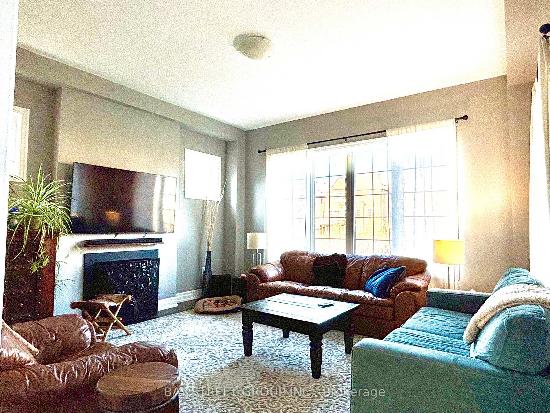Photo 6 of 46 Blenheim Circle, Whitby, Rural Whitby — HOMEH
