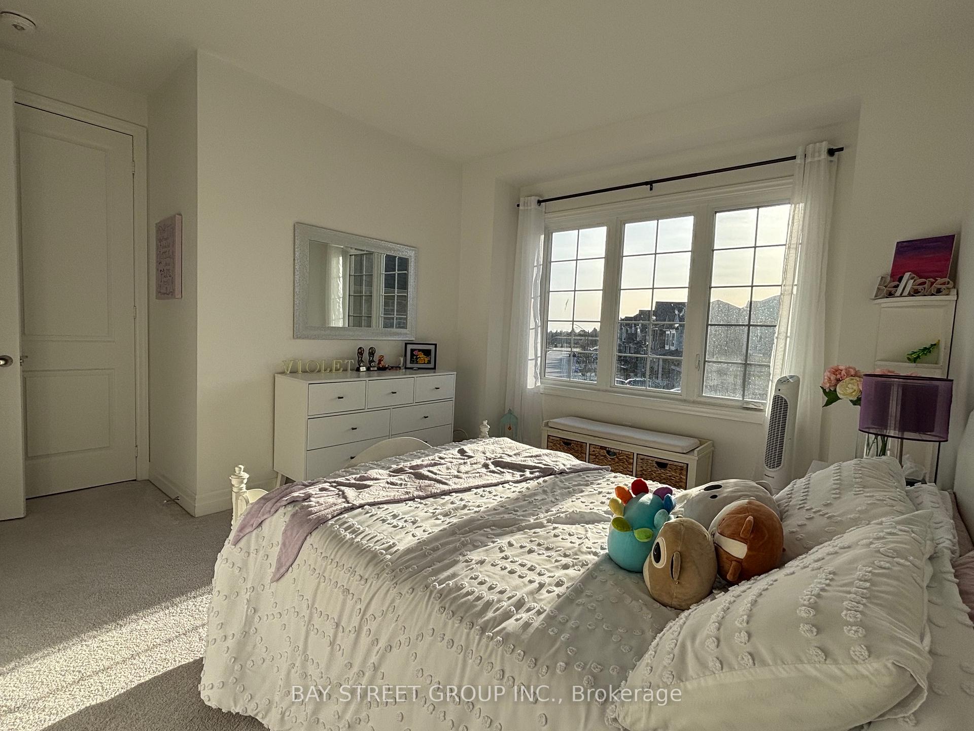 Photo 10 of 46 Blenheim Circle, Whitby, Rural Whitby — HOMEH