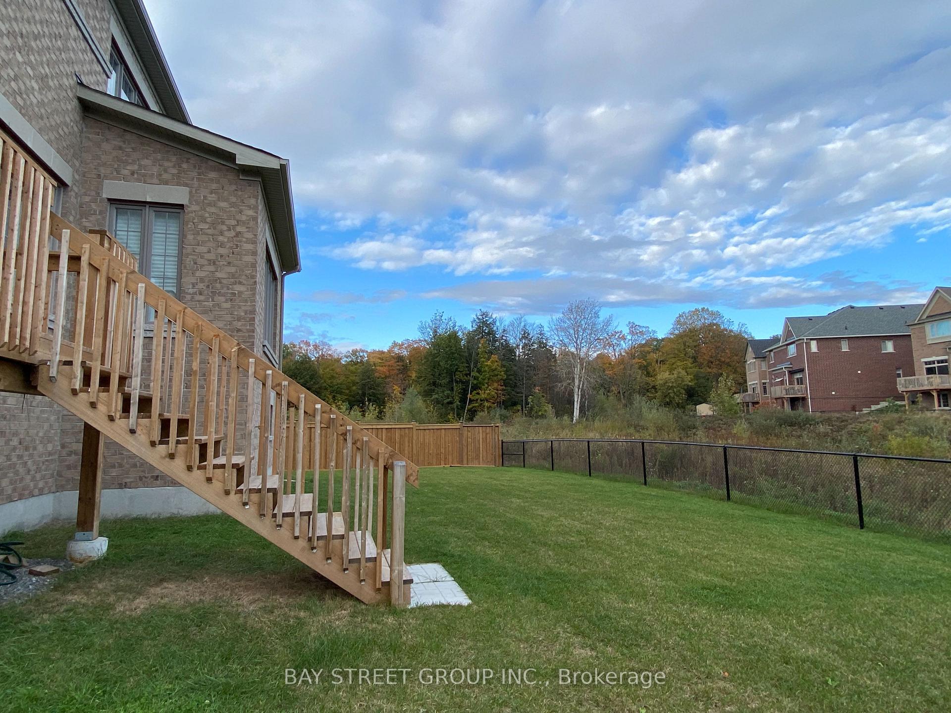 Photo 15 of 46 Blenheim Circle, Whitby, Rural Whitby — HOMEH