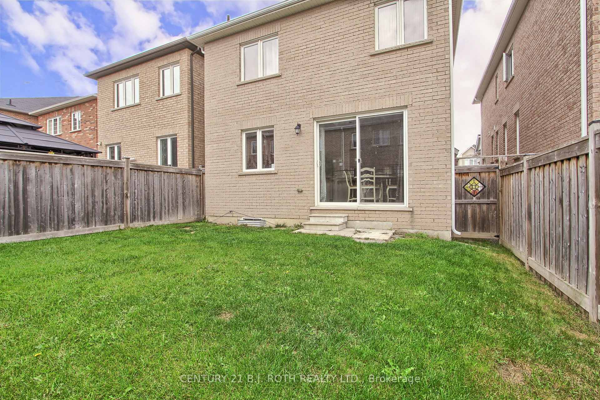Photo 24 of 20 Clifford Dalton Drive, Aurora, Rural Aurora — HOMEH