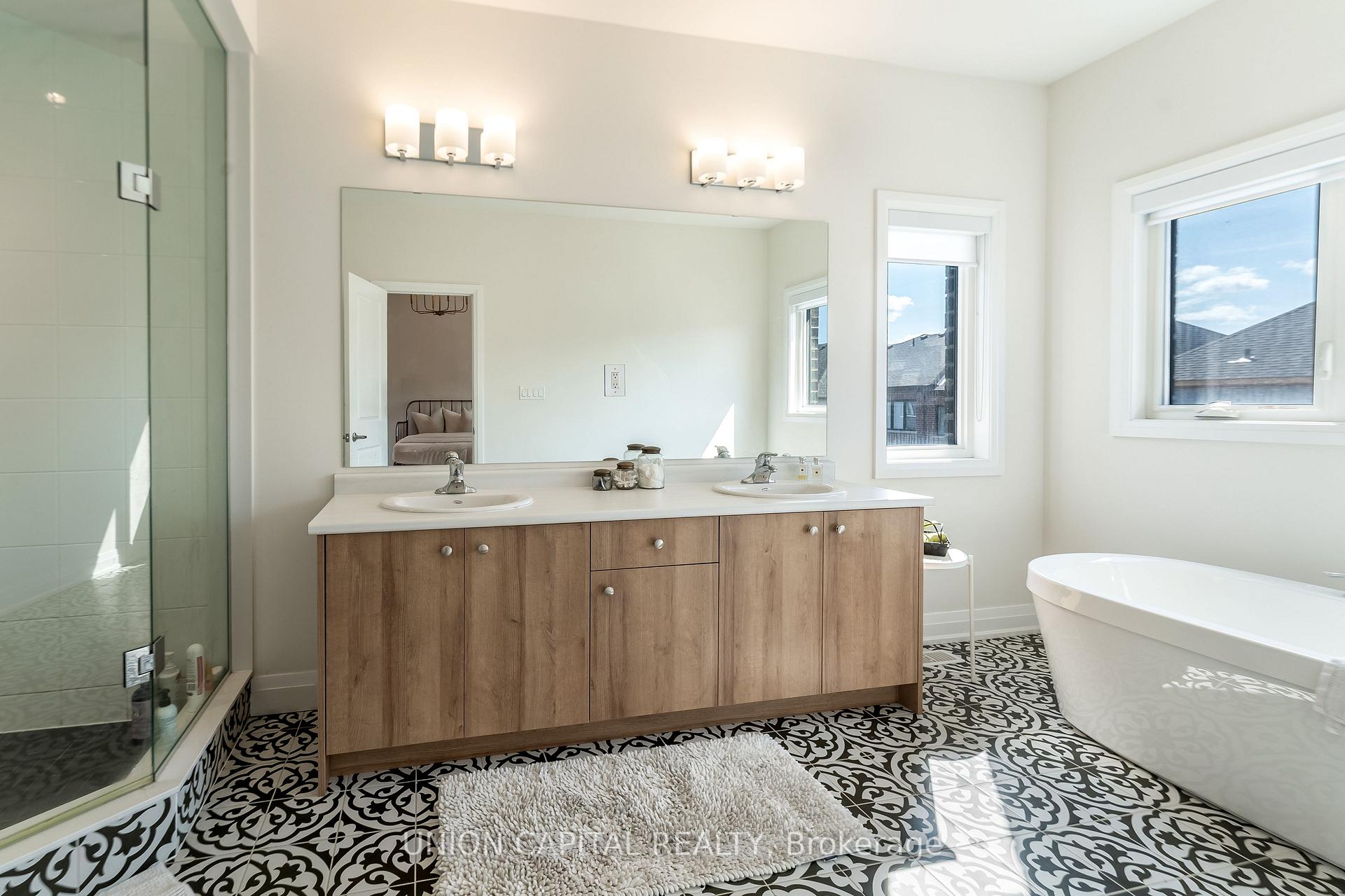 Photo 35 of 41 Auckland Drive, Whitby, Rural Whitby — HOMEH