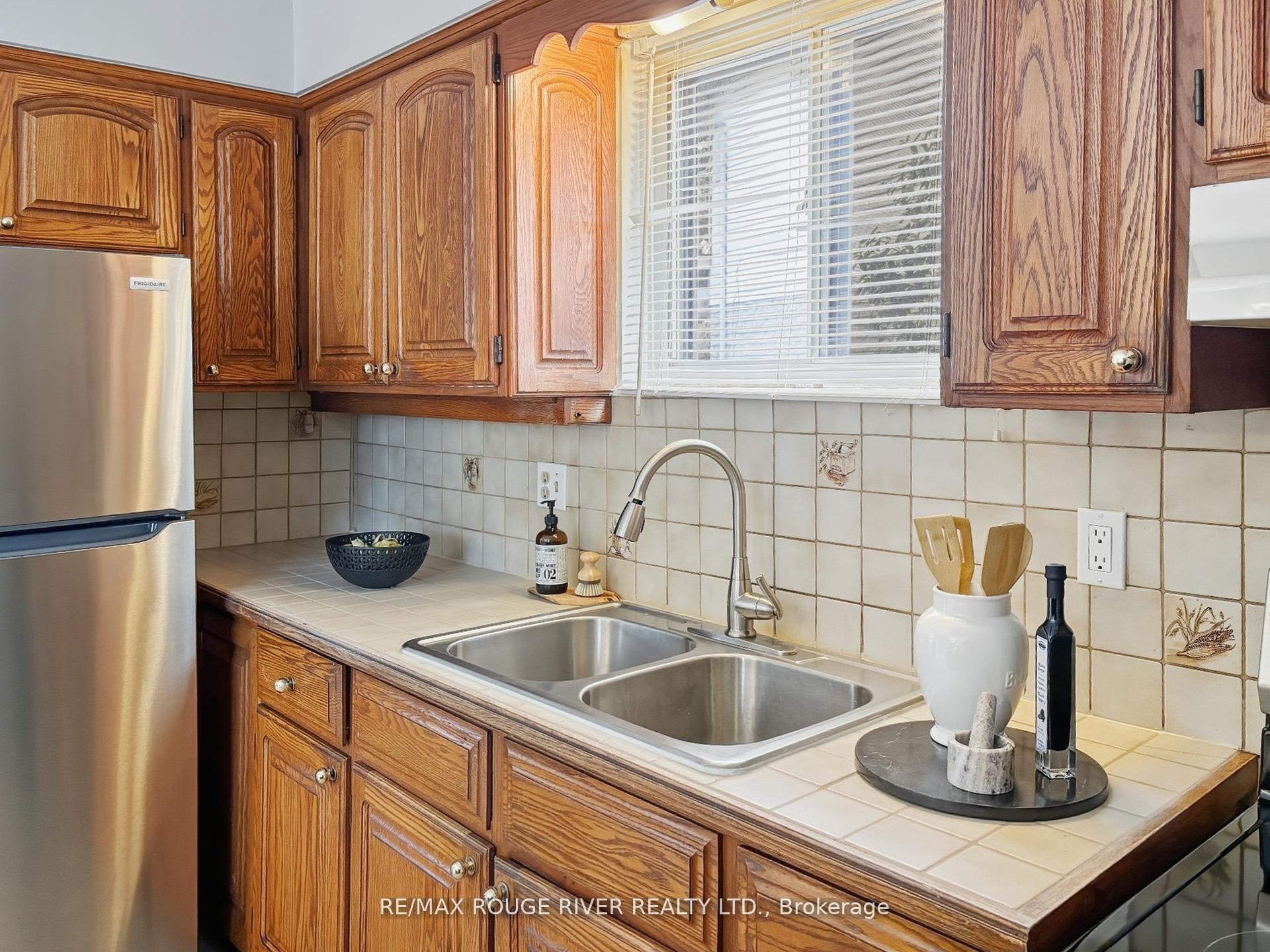 Photo 6 of 1202 Byron Street S, Whitby, Downtown Whitby — HOMEH