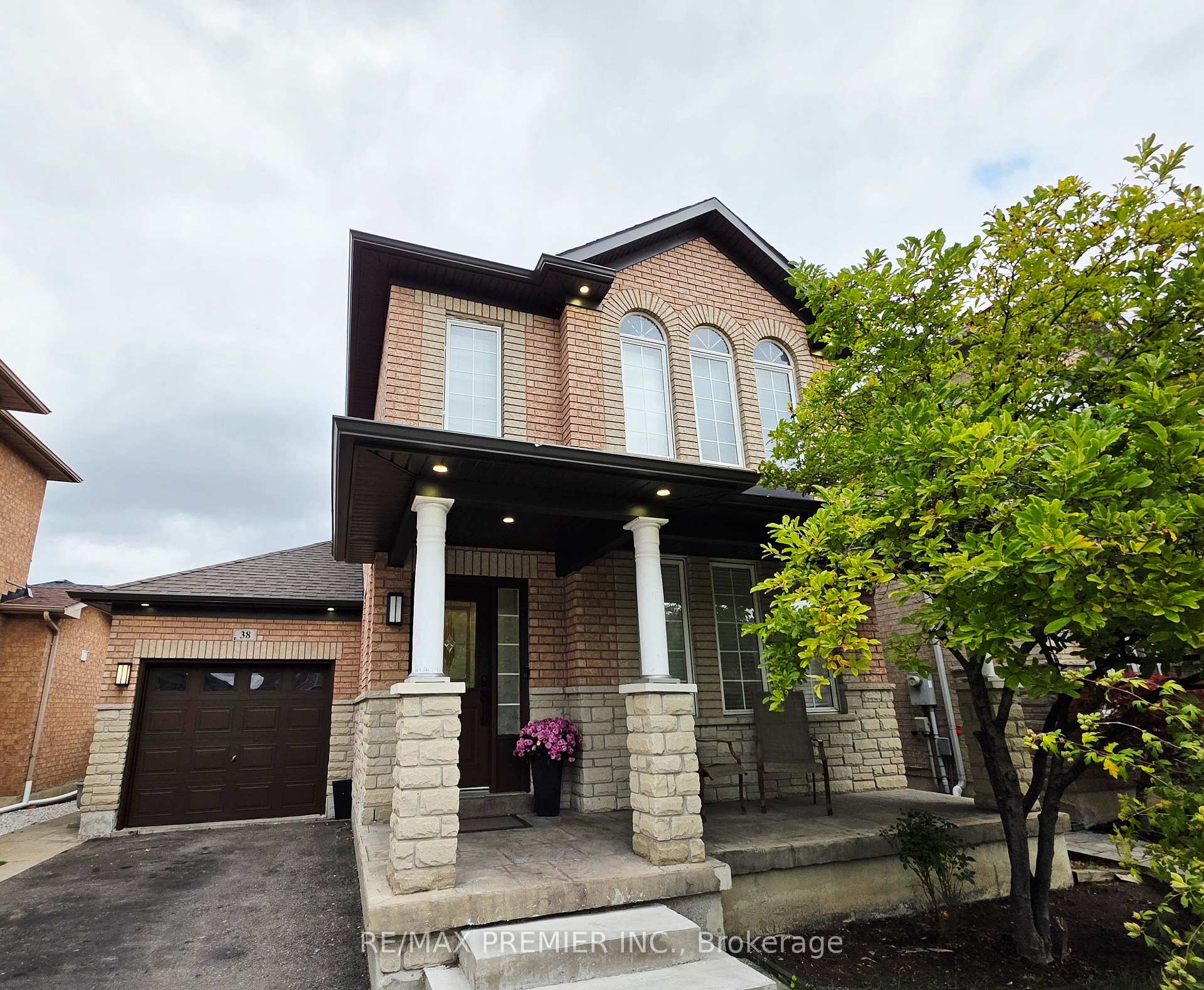 Photo 2 of 38 Osprey Drive, Vaughan, Vellore Village — HOMEH