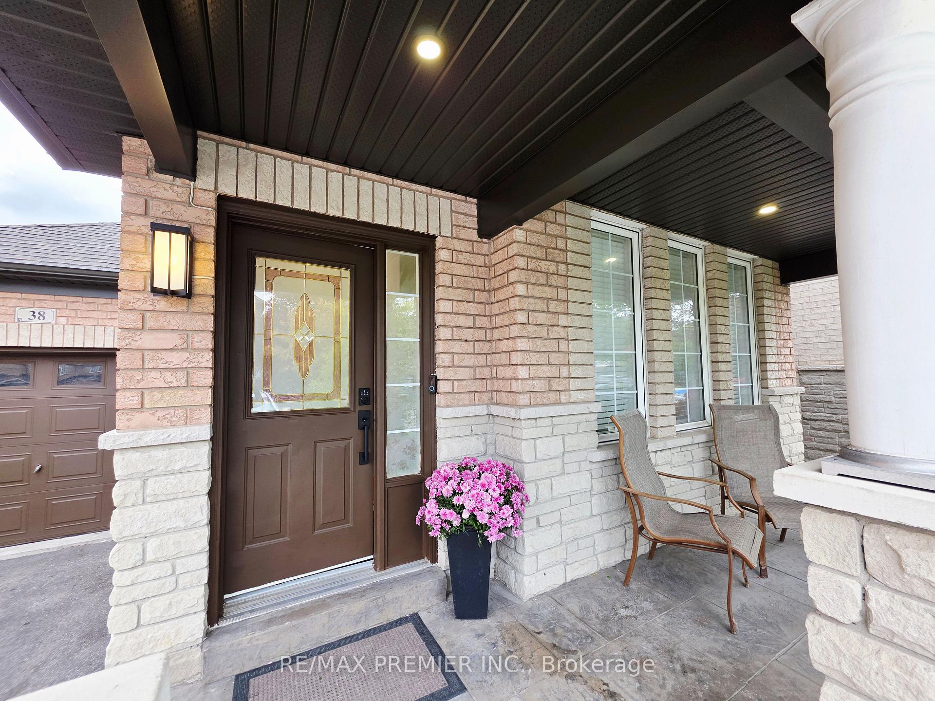 Photo 3 of 38 Osprey Drive, Vaughan, Vellore Village — HOMEH