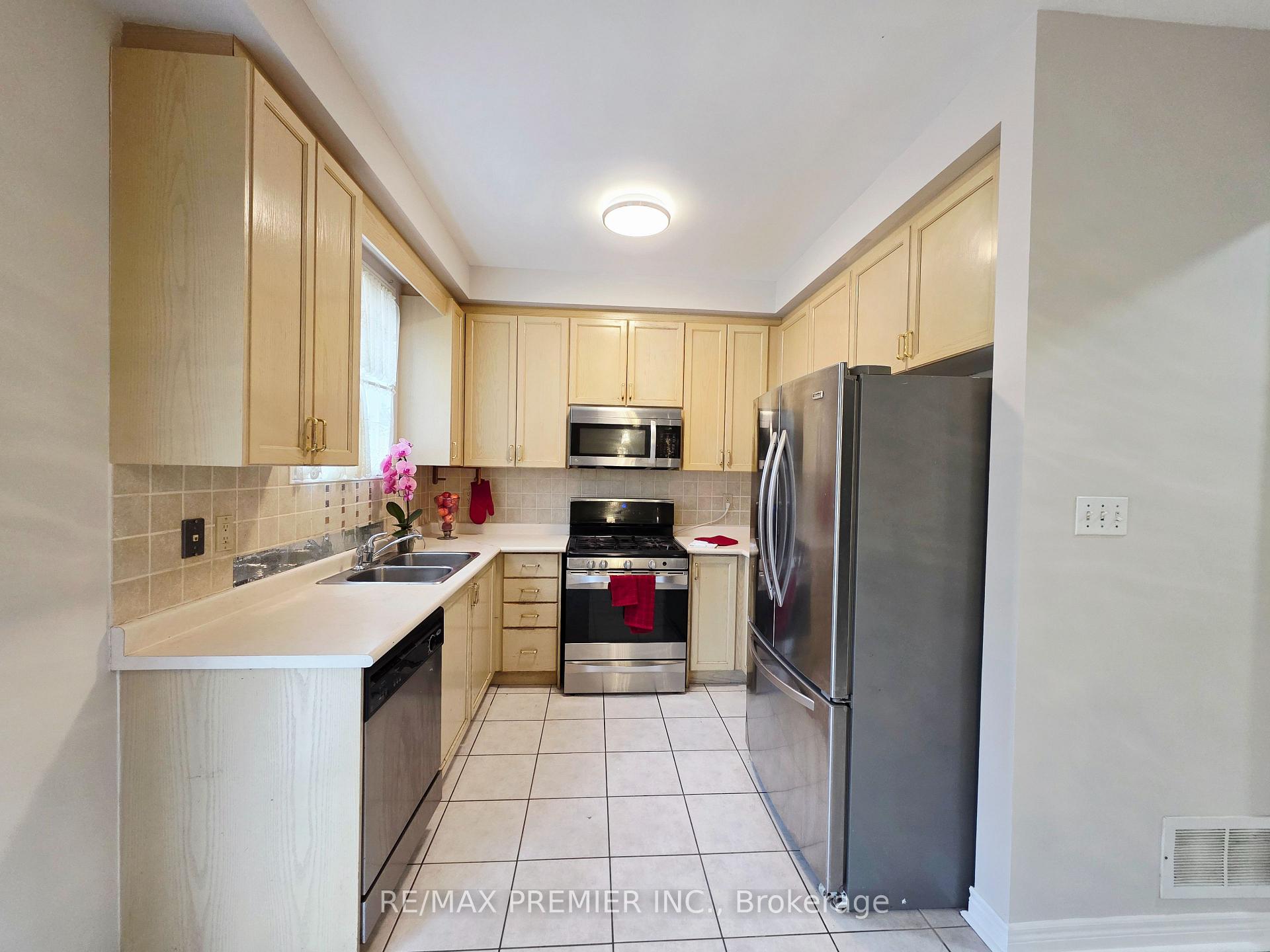 Photo 7 of 38 Osprey Drive, Vaughan, Vellore Village — HOMEH