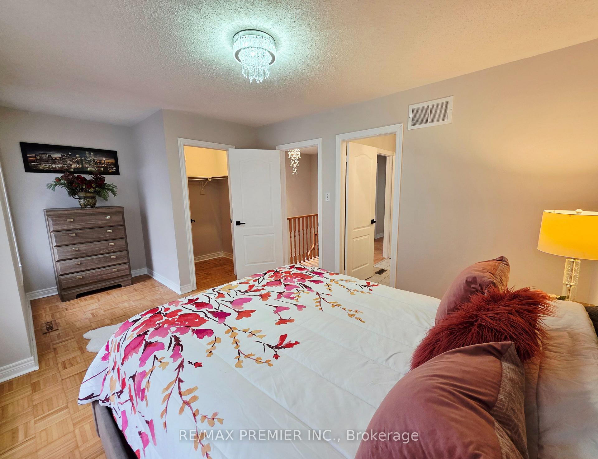 Photo 12 of 38 Osprey Drive, Vaughan, Vellore Village — HOMEH