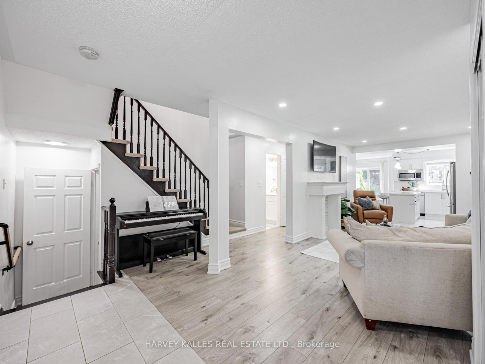Photo 4 of 10 Hibbard Drive, Ajax, Central — HOMEH
