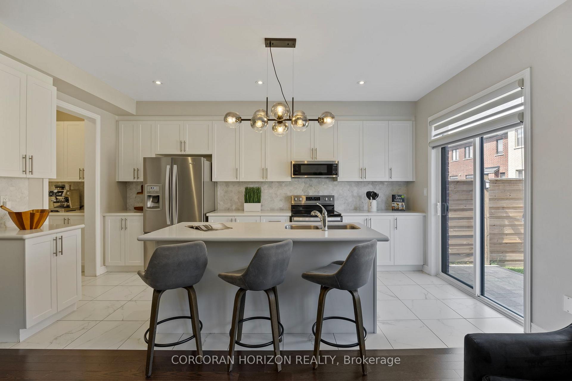 Photo 16 of 48 Louise Crescent, Whitby, Rural Whitby — HOMEH