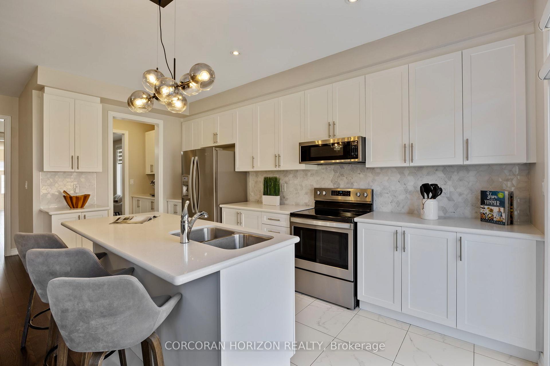 Photo 17 of 48 Louise Crescent, Whitby, Rural Whitby — HOMEH