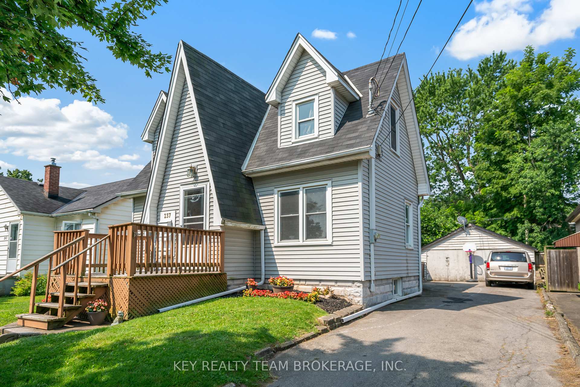 Photo 2 of 237 Wallace Avenue S, Welland, Lincoln/Crowland — HOMEH