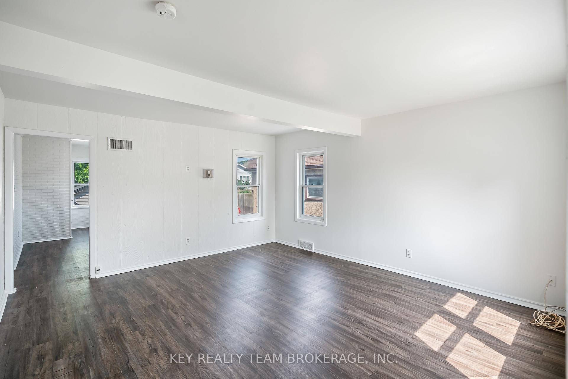 Photo 10 of 237 Wallace Avenue S, Welland, Lincoln/Crowland — HOMEH