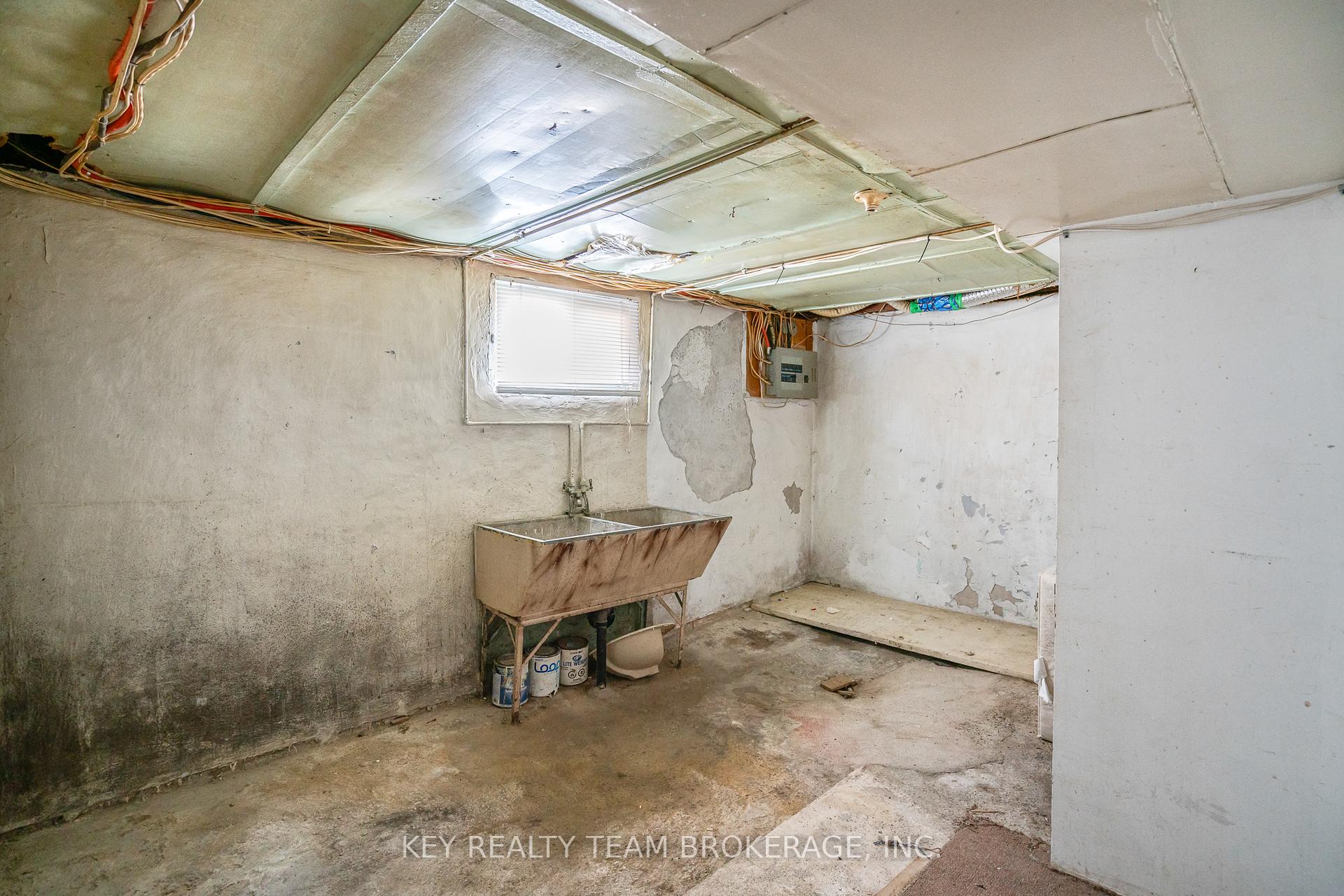 Photo 20 of 237 Wallace Avenue S, Welland, Lincoln/Crowland — HOMEH