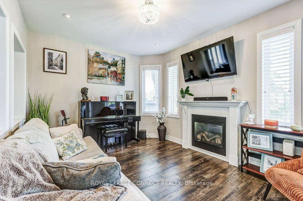 Photo 38 of 89 James Govan Drive, Whitby, Port Whitby — HOMEH