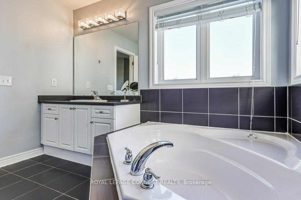 Photo 83 of 89 James Govan Drive, Whitby, Port Whitby — HOMEH
