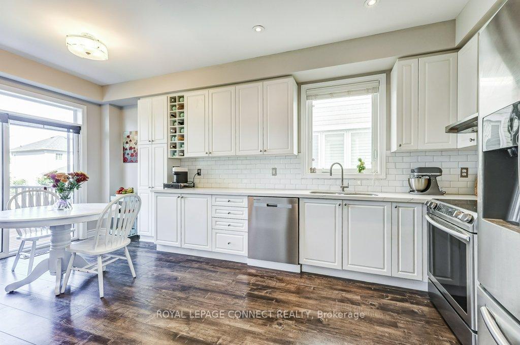 Photo 15 of 89 James Govan Drive, Whitby, Port Whitby — HOMEH