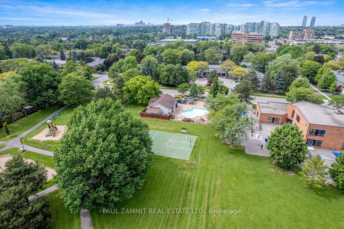 Photo 39 of 26 Ladyslipper Court, Markham, Bayview Glen — HOMEH