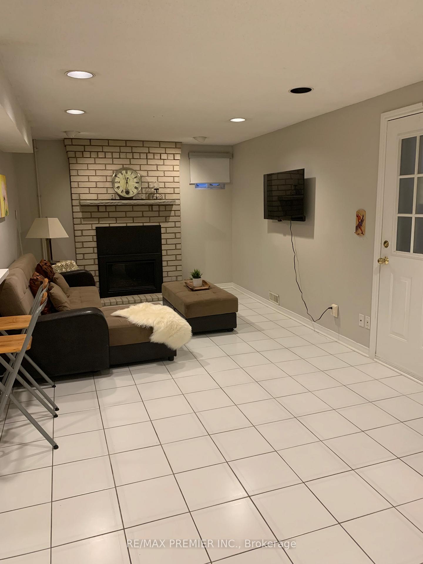 Photo 2 of Unit Bsmt, 348 Aberdeen Avenue, Vaughan, East Woodbridge — HOMEH