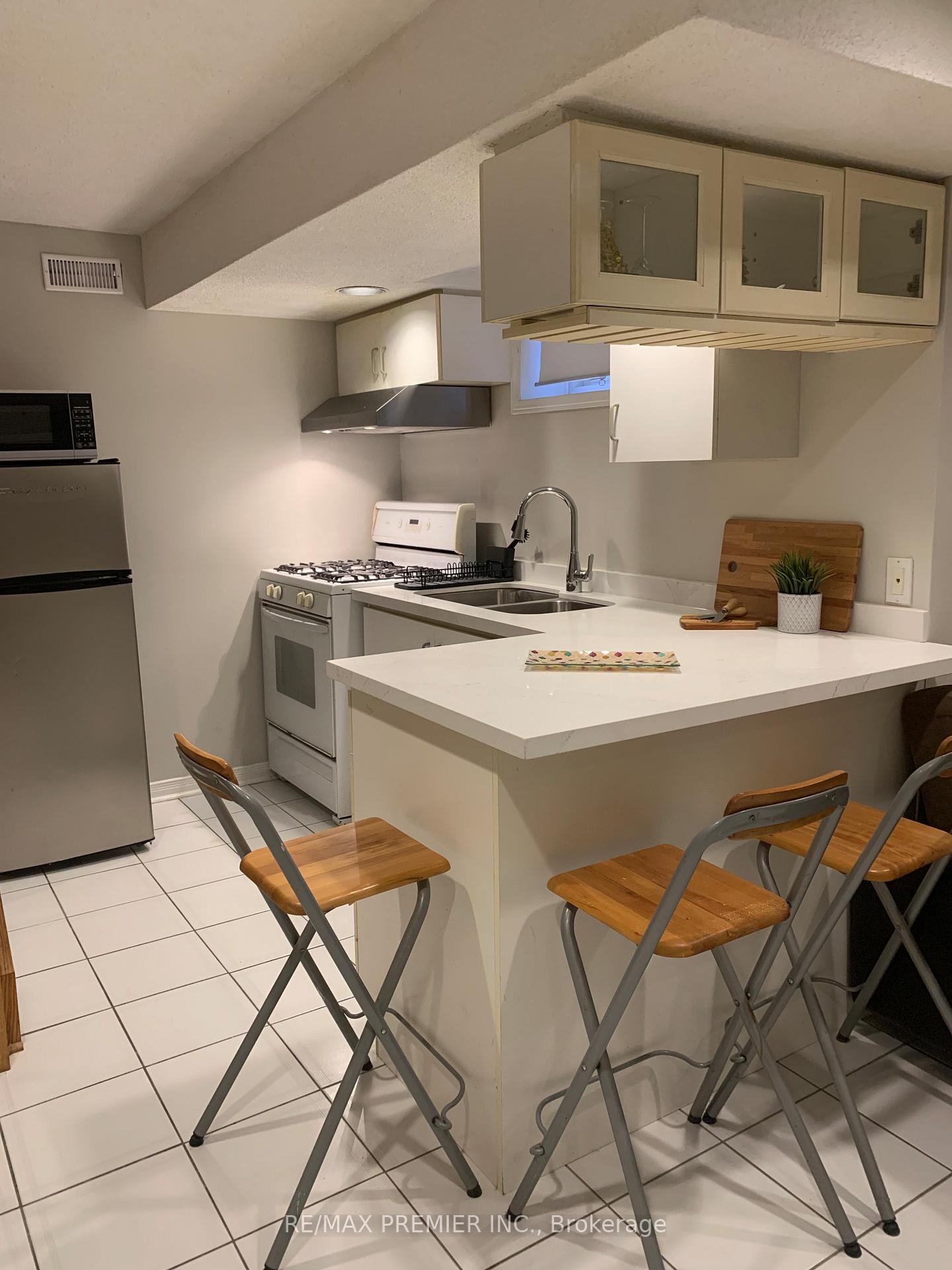 Photo 5 of Unit Bsmt, 348 Aberdeen Avenue, Vaughan, East Woodbridge — HOMEH